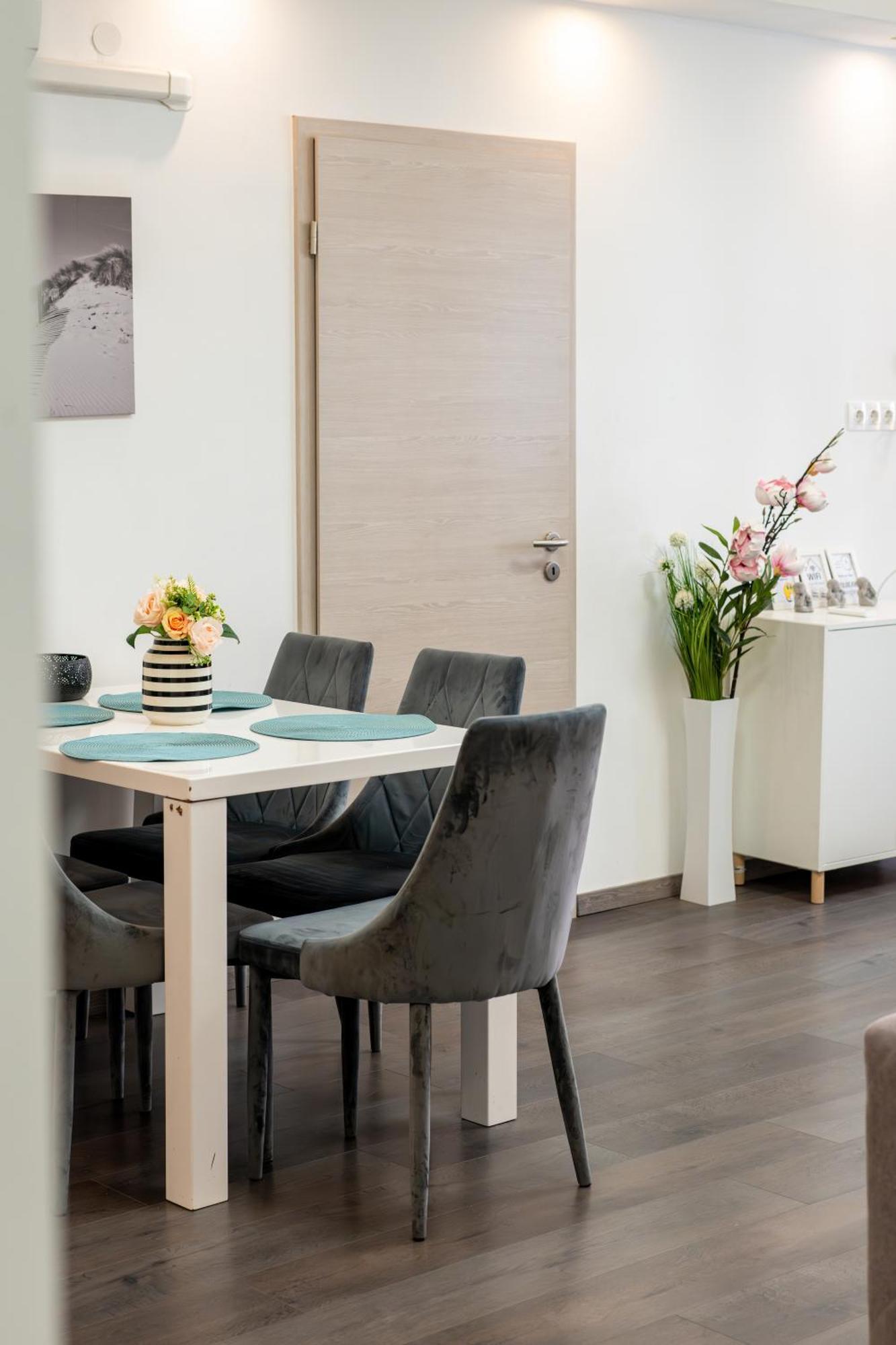 Rumbach 2022 Modern Apartment