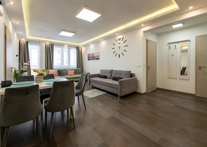Rumbach 2022 Modern Apartment