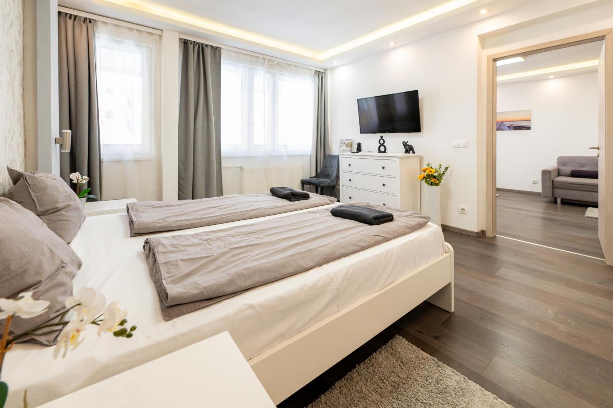 Rumbach 2022 Modern Apartment